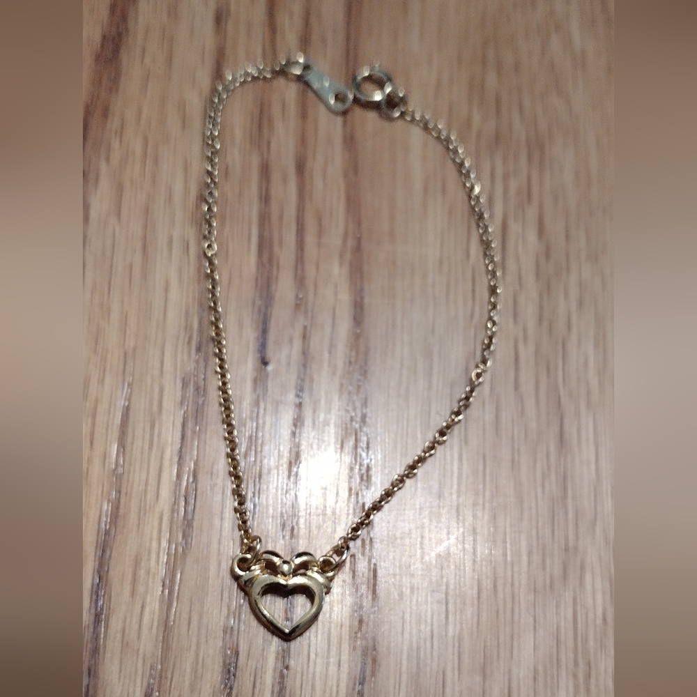 Gold heart bracelet